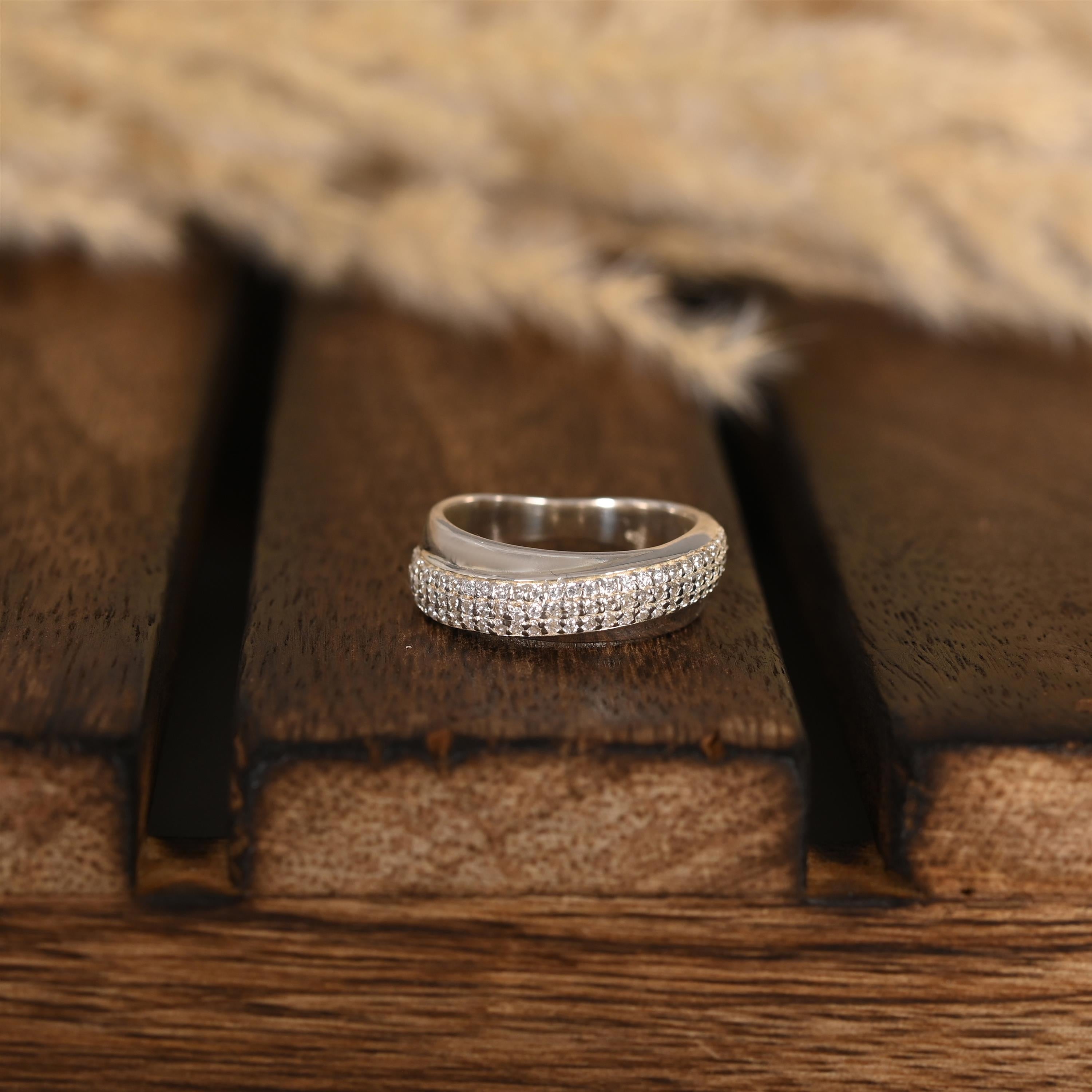 Dinia Silver Zircon Ring