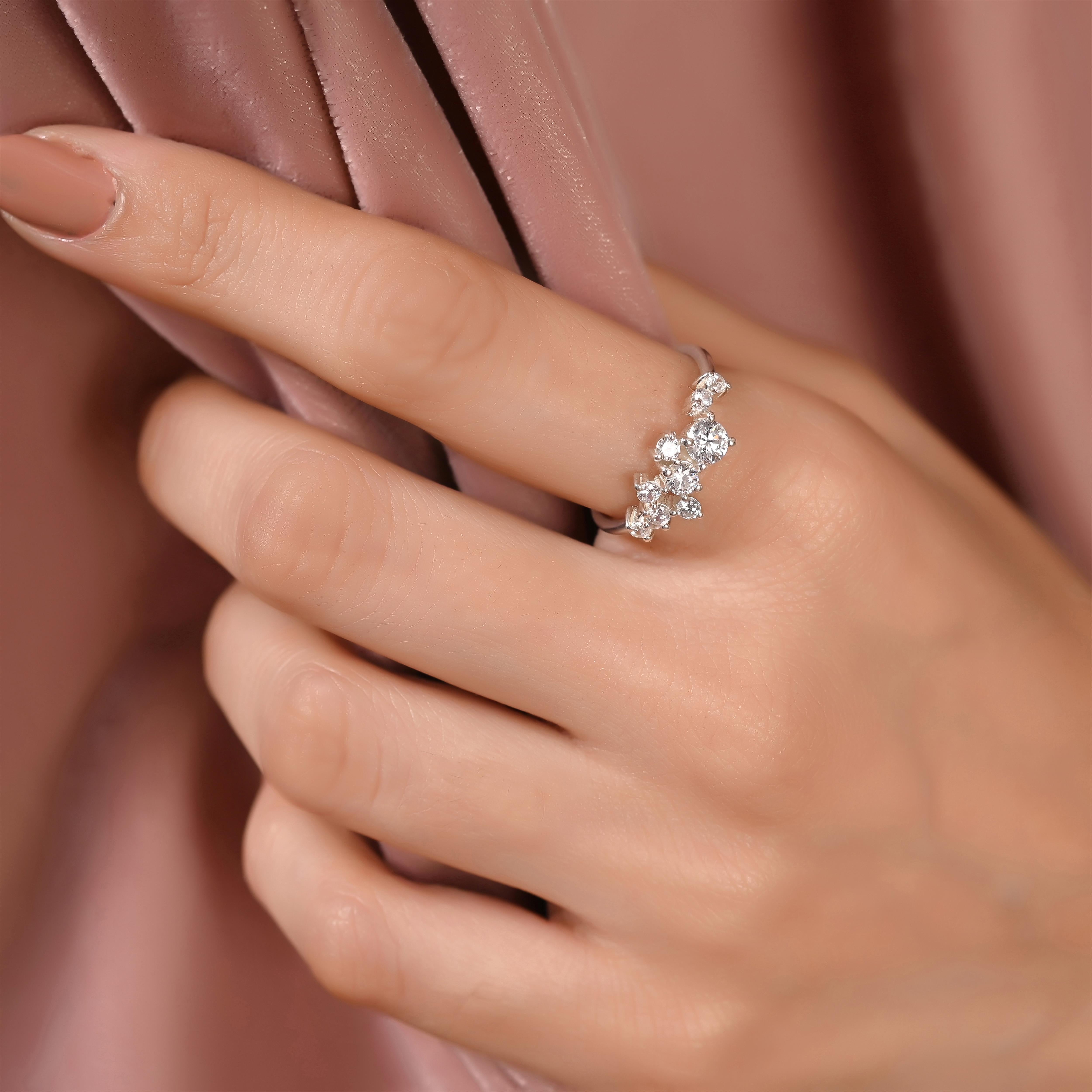 Daizy Silver Zircon Ring