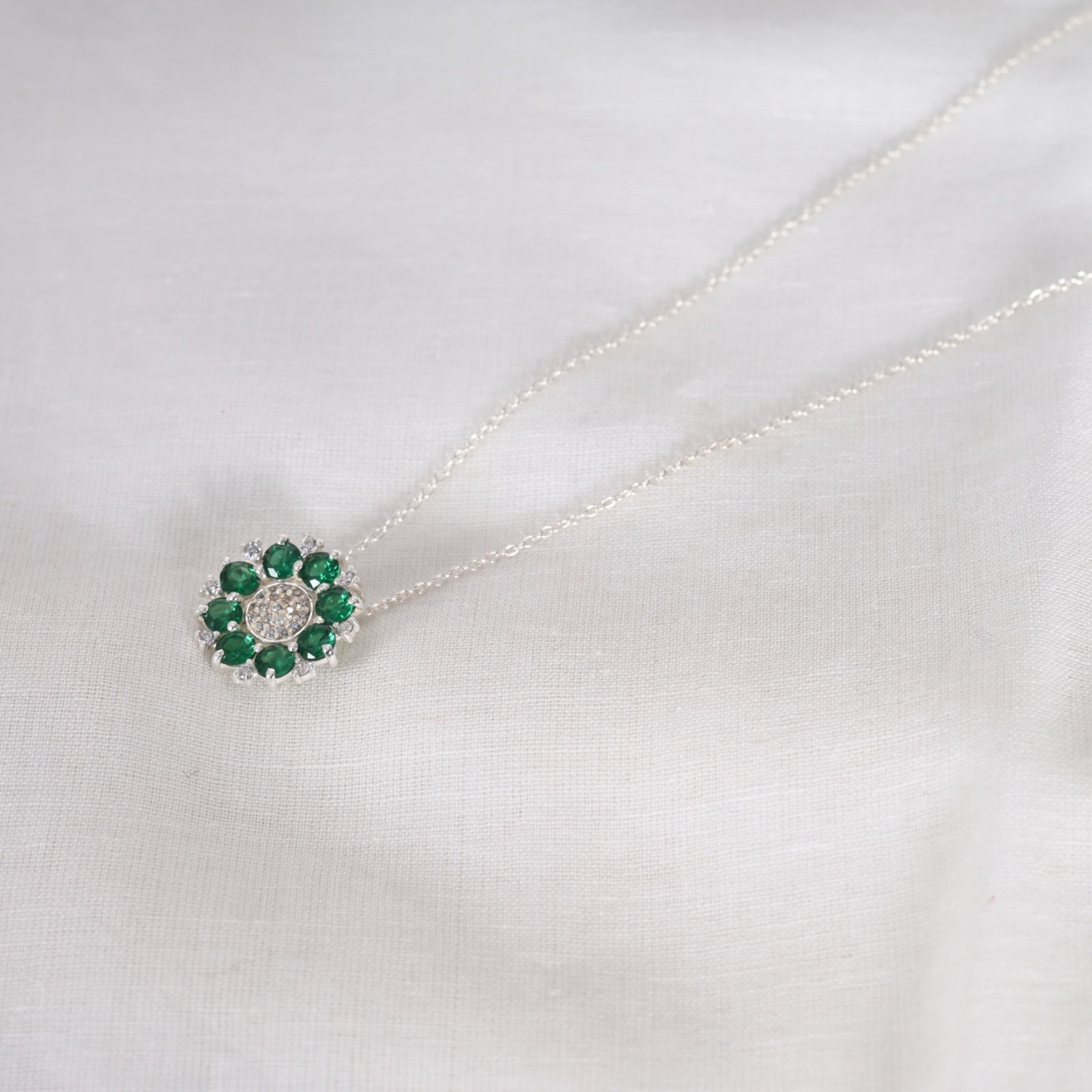 Elm silver zircon necklace